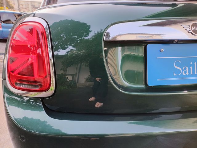 BMW MINI COOPER D 5DOOR 2018 Image 31