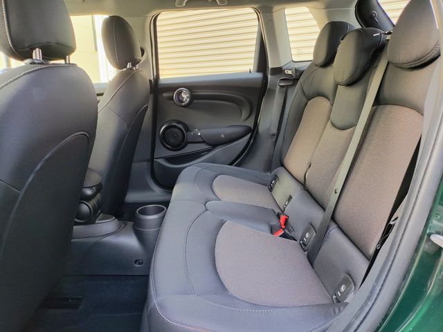 BMW MINI COOPER D 5DOOR 2018 Image 31