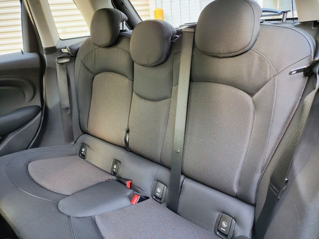 BMW MINI COOPER D 5DOOR 2018 Image 31