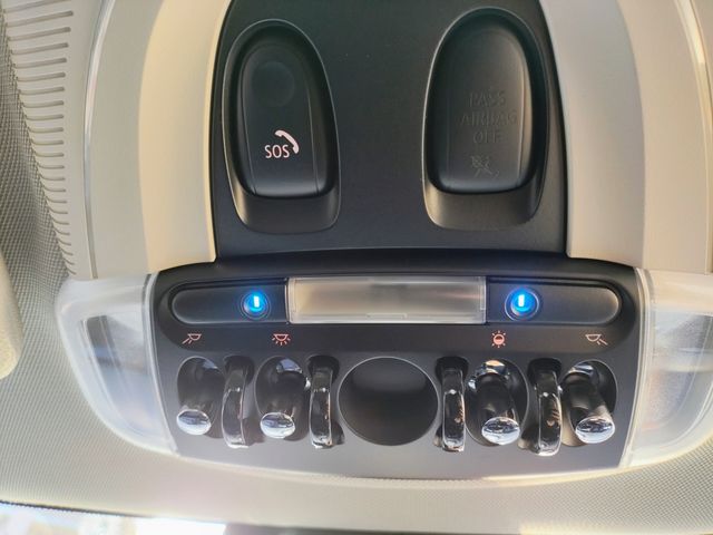 BMW MINI COOPER D 5DOOR 2018 Image 31