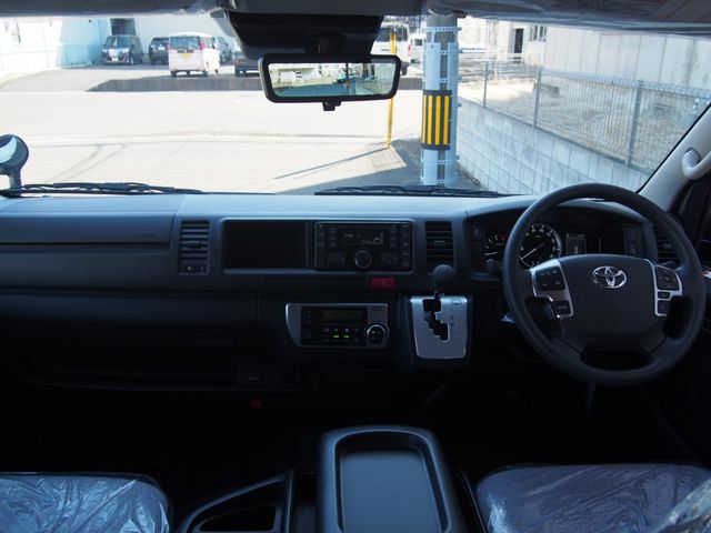 TOYOTA HIACE COMMUTER 2026 Image 31