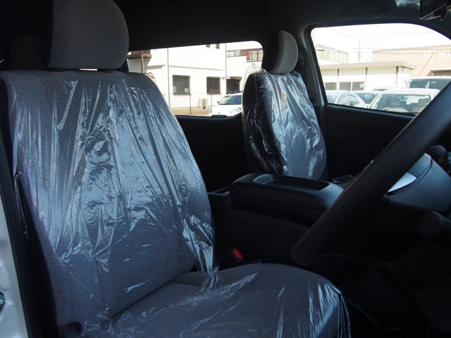 TOYOTA HIACE COMMUTER 2026 Image 31