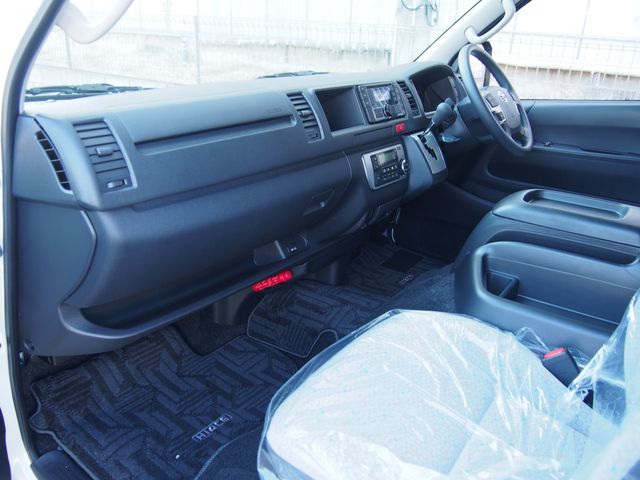 TOYOTA HIACE COMMUTER 2026 Image 31