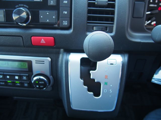 TOYOTA HIACE COMMUTER 2026 Image 31