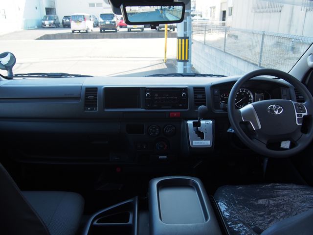 TOYOTA HIACE VAN 4WD 2026 Image 31