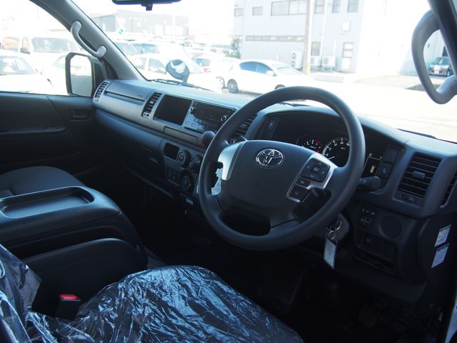 TOYOTA HIACE VAN 4WD 2026 Image 31