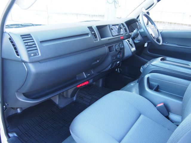 TOYOTA HIACE VAN 4WD 2026 Image 31