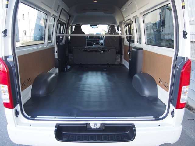 TOYOTA HIACE VAN 4WD 2026 Image 31