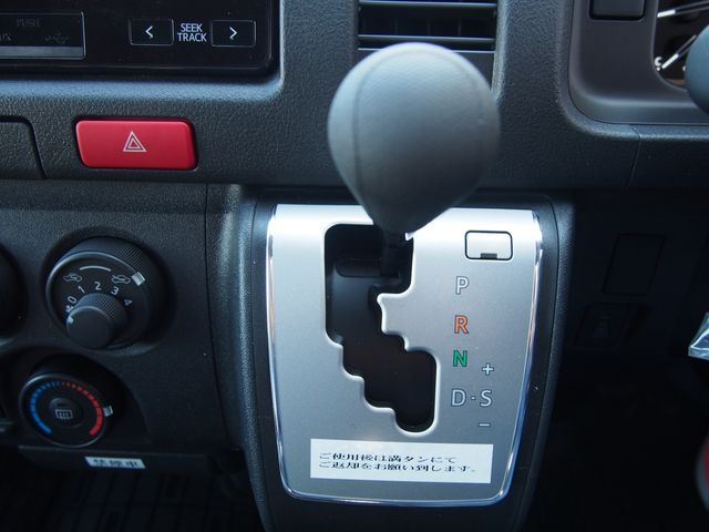 TOYOTA HIACE VAN 4WD 2026 Image 31