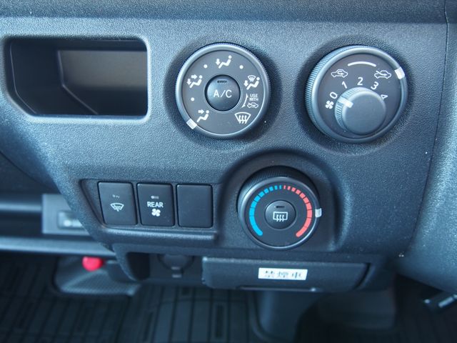 TOYOTA HIACE VAN 4WD 2026 Image 31