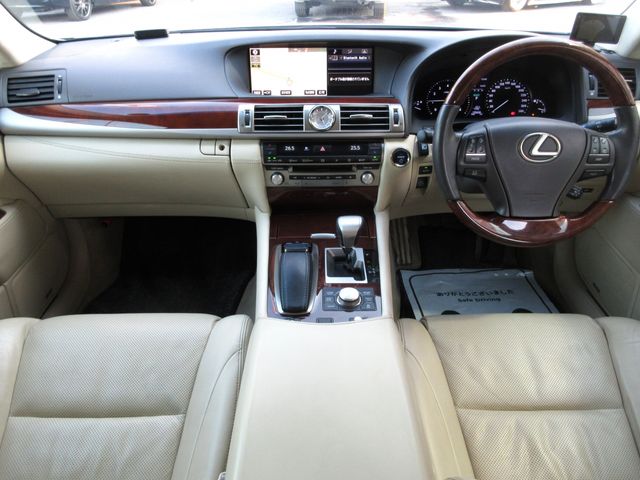 TOYOTA LEXUS LS600H 2015 Image 31