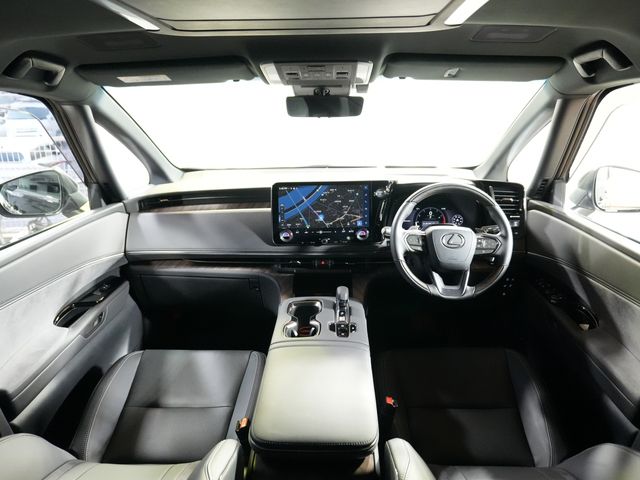 TOYOTA LEXUS LM500H 2024 Image 31