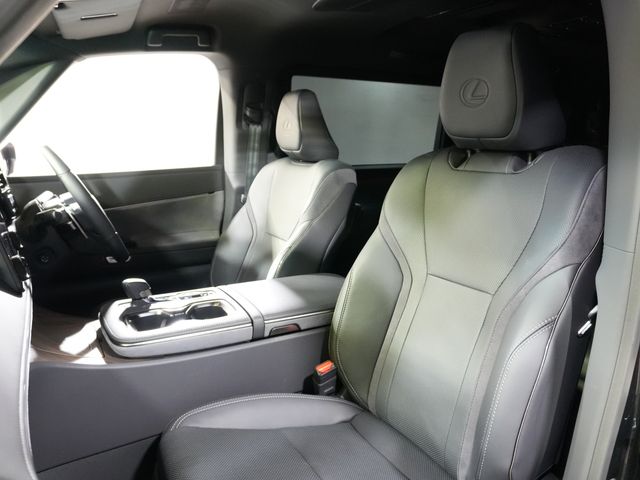 TOYOTA LEXUS LM500H 2024 Image 31
