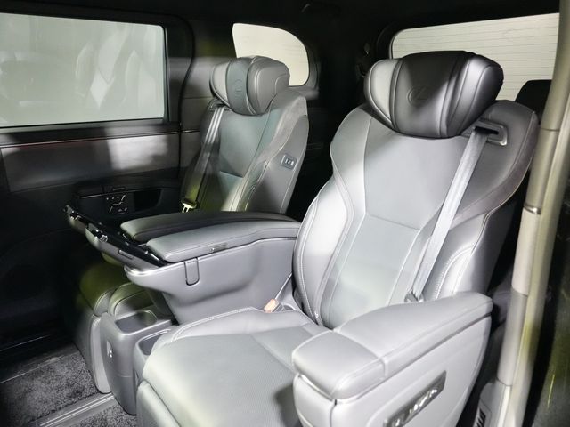 TOYOTA LEXUS LM500H 2024 Image 31