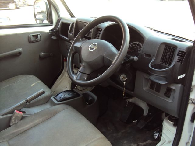 NISSAN CLIPPER TRUCK 2010 Image 31