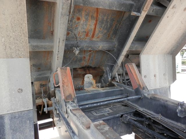 HINO PROFIA 2005 Image 31