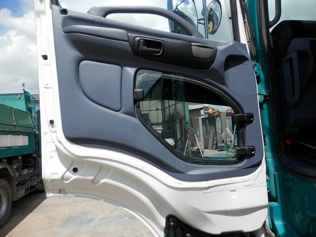 HINO PROFIA 2005 Image 31