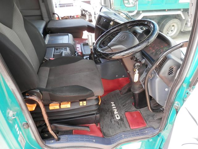 HINO PROFIA 2005 Image 31