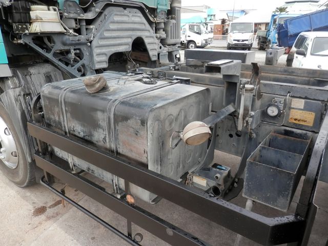 HINO PROFIA 2006 Image 31