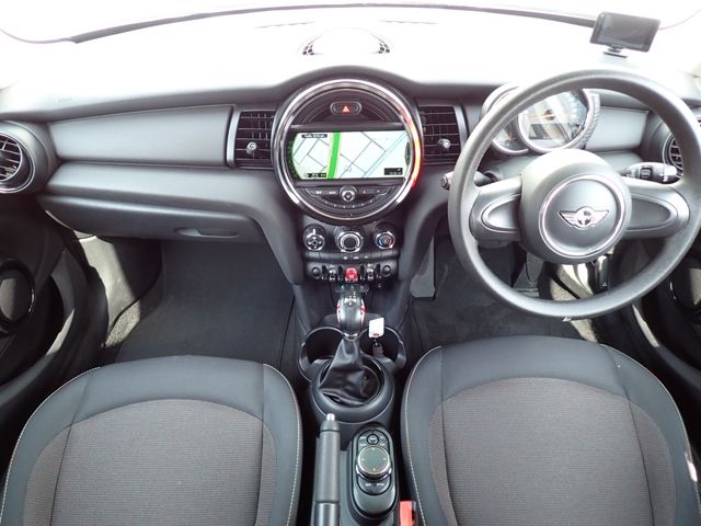 BMW MINI ONE 5DOOR 2017 Image 31