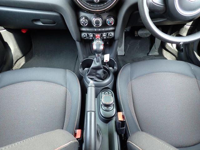 BMW MINI ONE 5DOOR 2017 Image 31