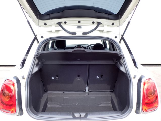 BMW MINI ONE 5DOOR 2017 Image 31