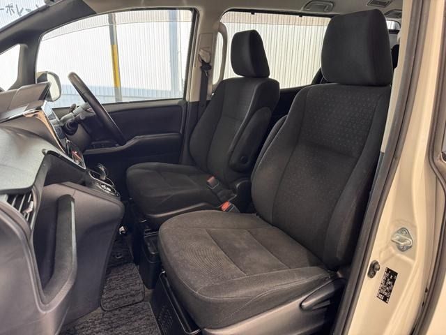 TOYOTA VOXY HYBRID 2015 Image 31