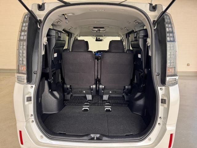 TOYOTA VOXY HYBRID 2015 Image 31