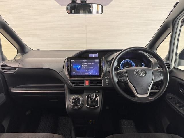 TOYOTA VOXY HYBRID 2015 Image 31