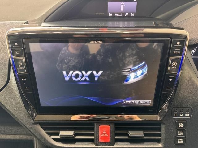 TOYOTA VOXY HYBRID 2015 Image 31