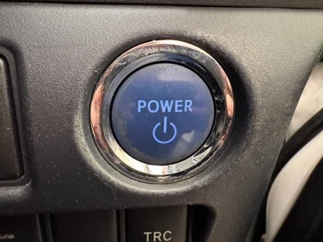 TOYOTA VOXY HYBRID 2015 Image 31