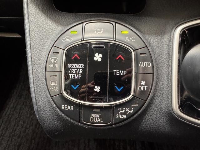 TOYOTA VOXY HYBRID 2015 Image 31