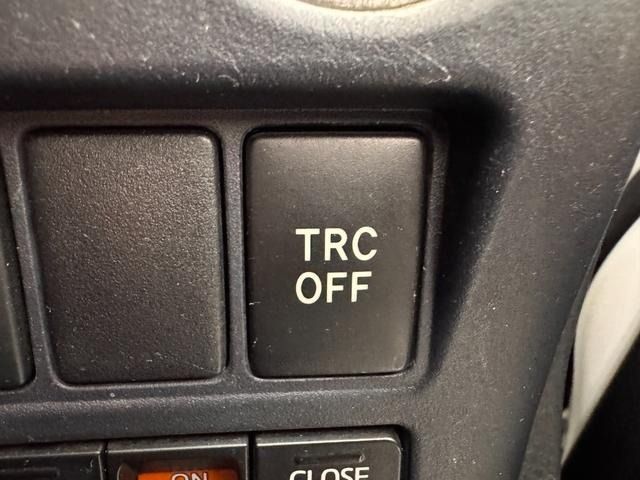 TOYOTA VOXY HYBRID 2015 Image 31