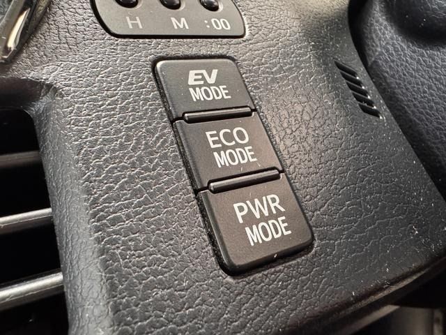 TOYOTA VOXY HYBRID 2015 Image 31