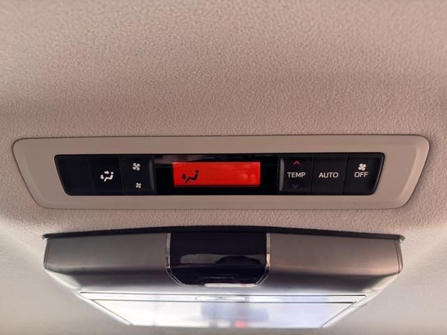 TOYOTA VOXY HYBRID 2015 Image 31