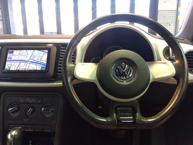 VOLKSWAGEN THE BEETL 2014 Image 31