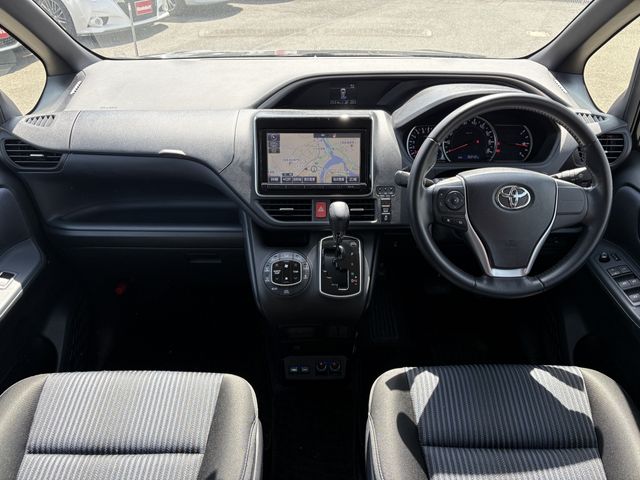 TOYOTA VOXY 2015 Image 31
