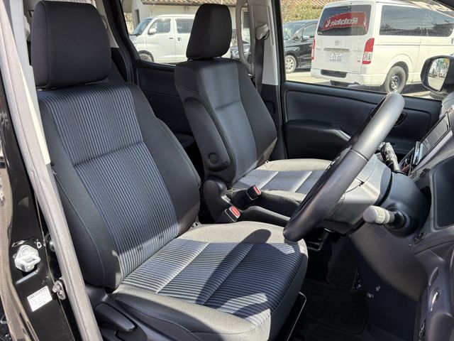 TOYOTA VOXY 2015 Image 31