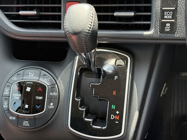 TOYOTA VOXY 2015 Image 31