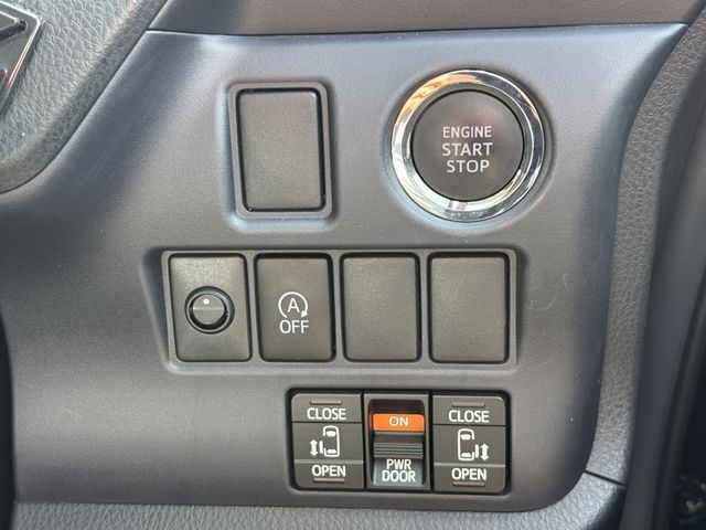 TOYOTA VOXY 2015 Image 31