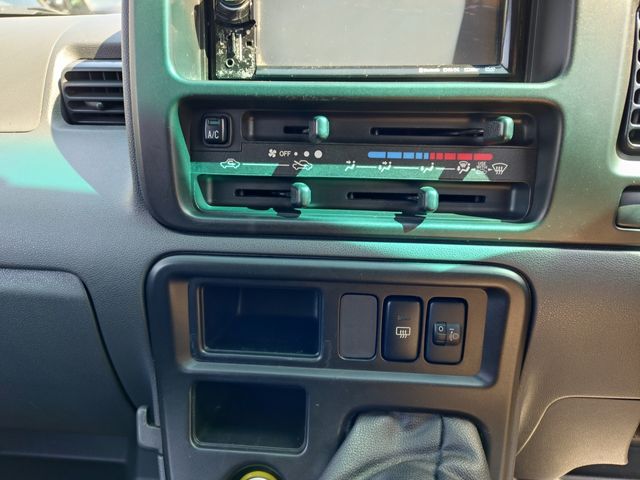 DAIHATSU HIJET CARGO 4WD 2014 Image 31
