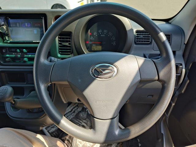 DAIHATSU HIJET CARGO 4WD 2014 Image 31