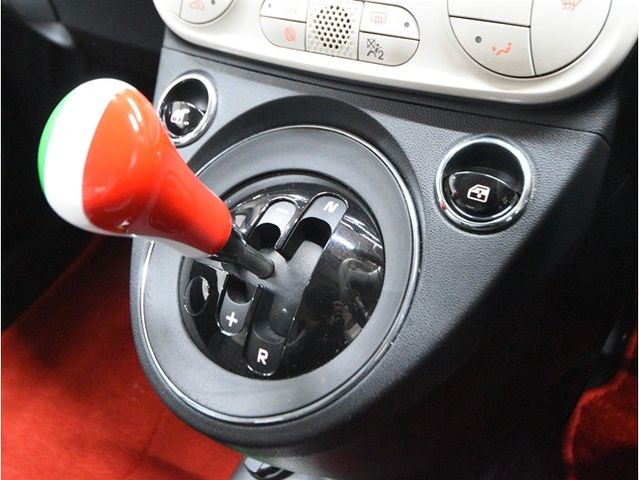 FIAT 500C 2019 Image 31