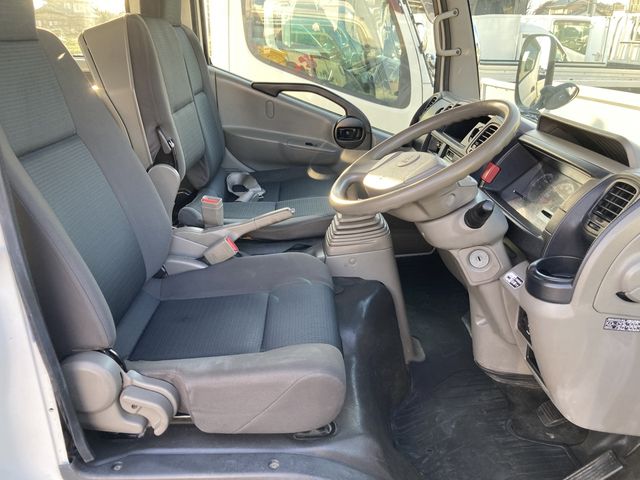 MITSUBISHI CANTER GUTS 2016 Image 31