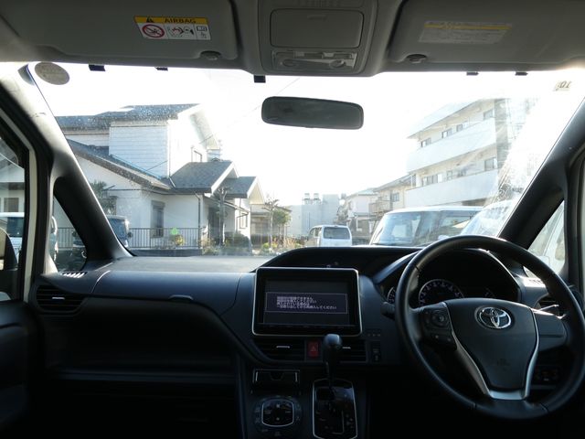 TOYOTA VOXY 2015 Image 31