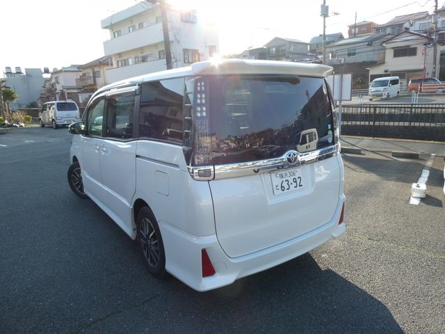 TOYOTA VOXY 2015 Image 31