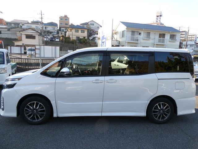 TOYOTA VOXY 2015 Image 31