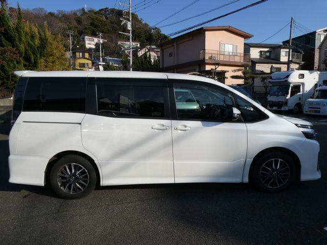 TOYOTA VOXY 2015 Image 31