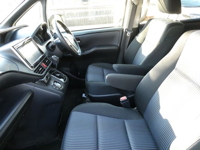 TOYOTA VOXY 2015 Image 31