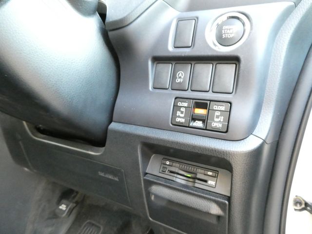 TOYOTA VOXY 2015 Image 31